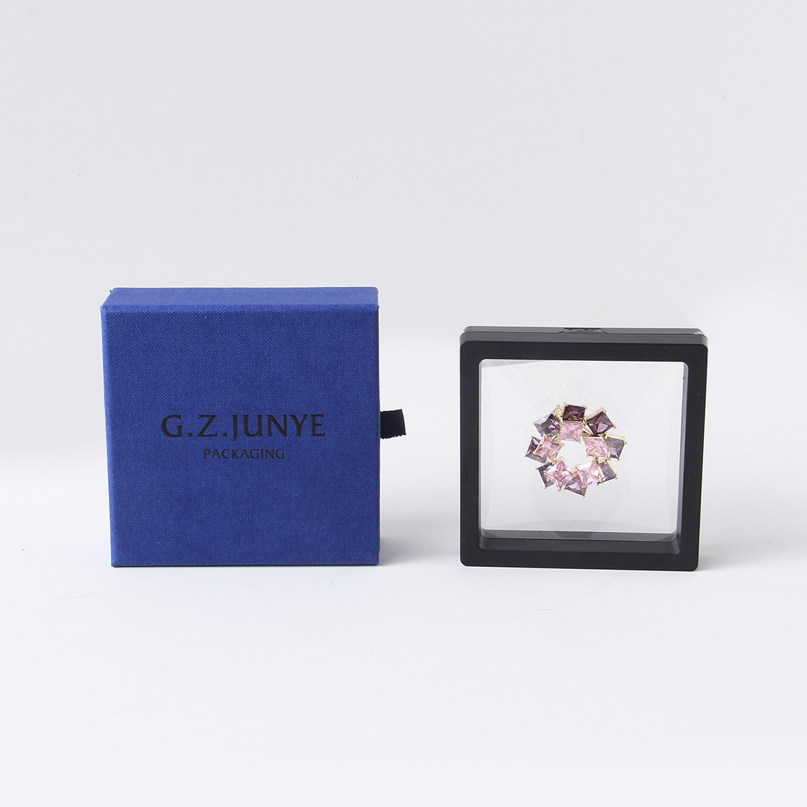 紙質(zhì)珠寶包裝盒會有哪些生產(chǎn)上的細(xì)節(jié)需要注意？